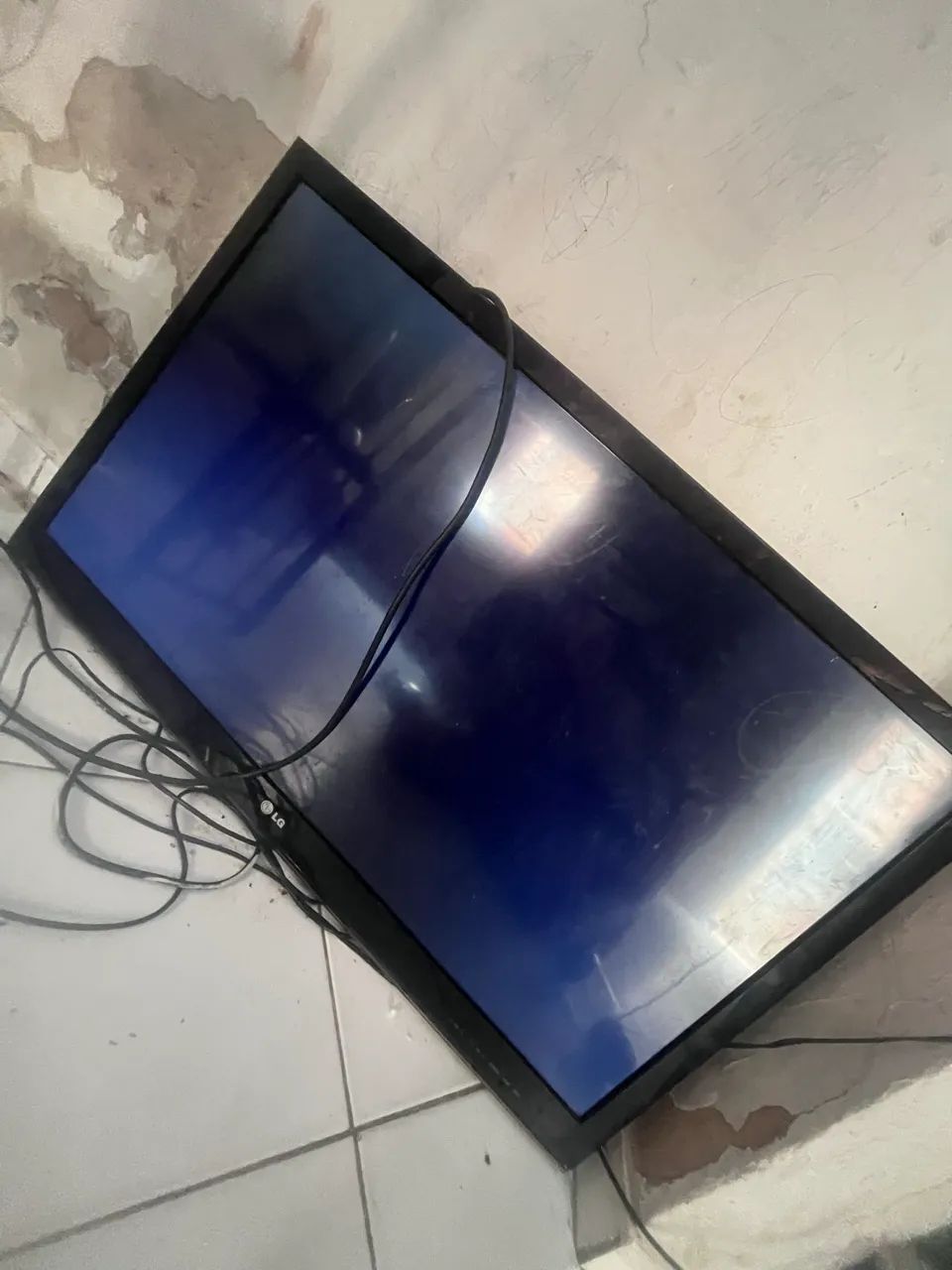 Vendo TV para retirada de peças 