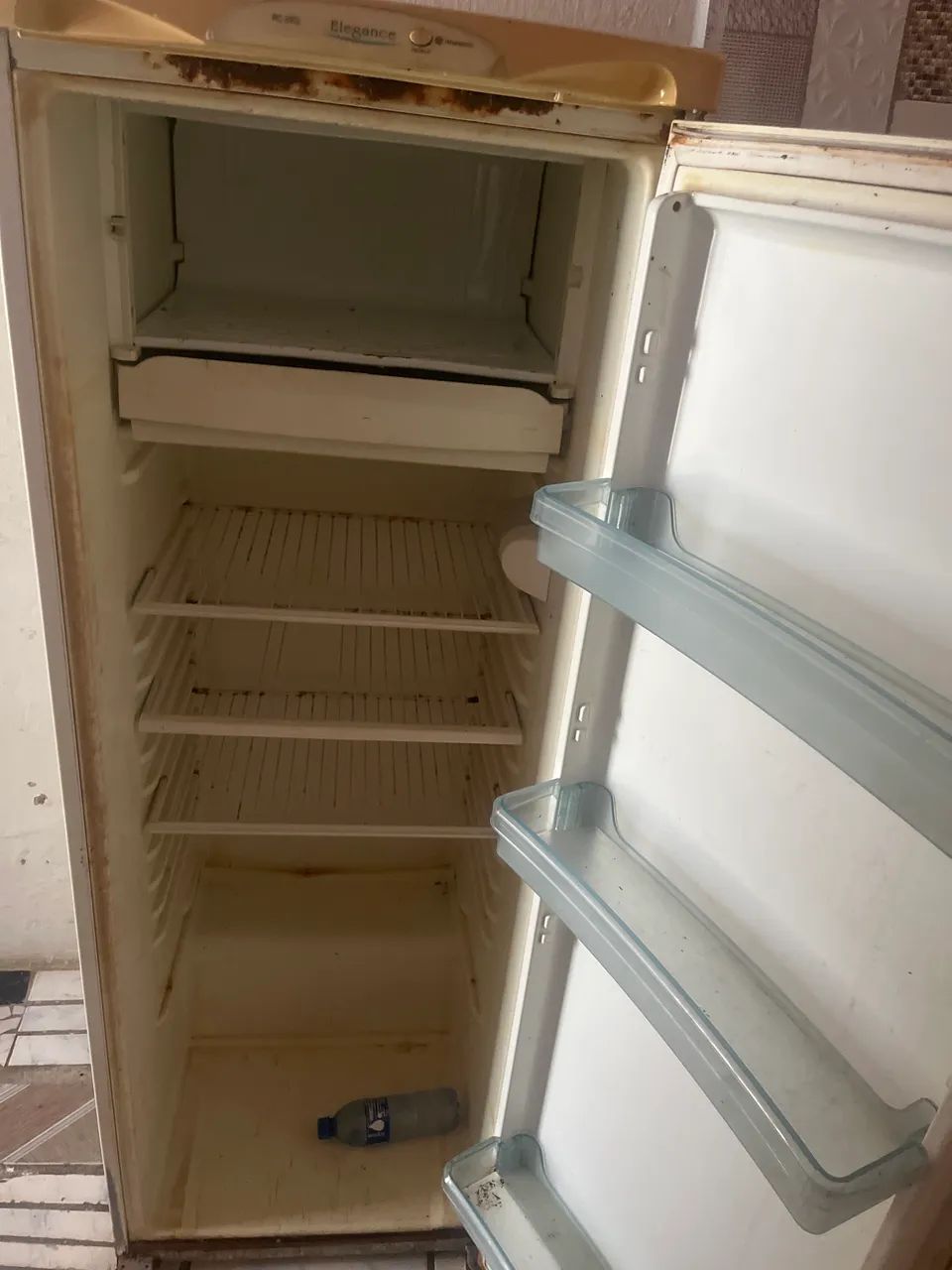 Geladeira com marcas de uso - Foto 4