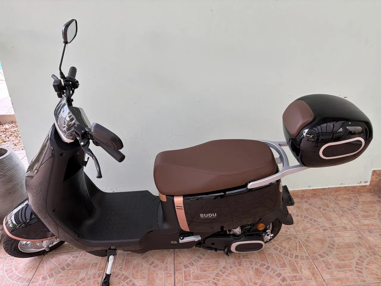 Scooter com 4km Rodados (Novíssima)