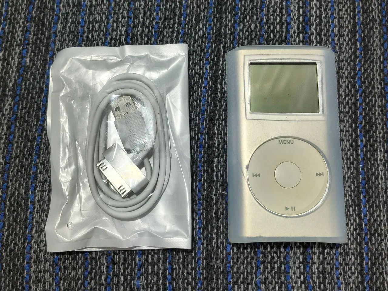 iPod Mini 2ª geração edição HP - 64gb - bateria nova +capa +cabo  - Foto 3