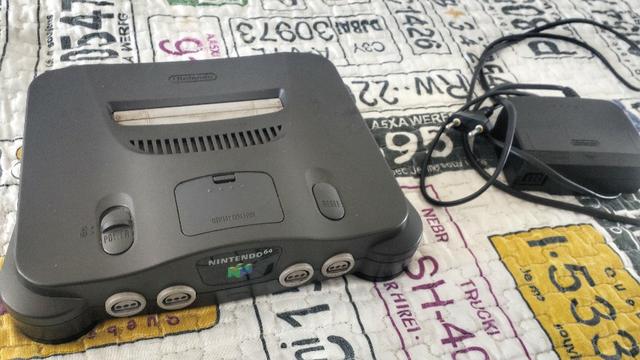 Nintendo 64 (vem só o console e o cabo de energia)