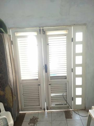 Uma porta de madeira para sala - Foto 2