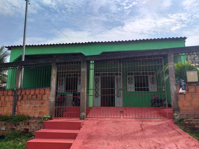 Vendo essa Casa com um Apartamentos Atrás