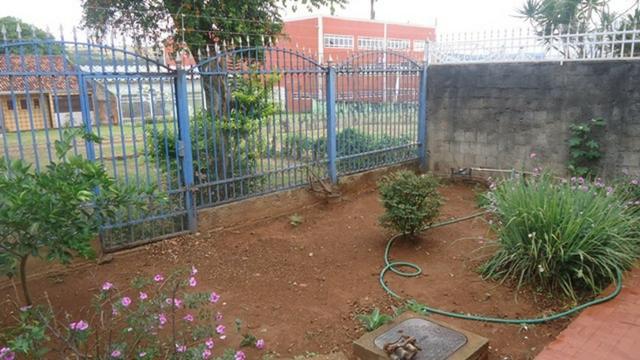 Samuel Pereira oferece: Casa Quadra 13, 1 Suite + 2 Quartos 2 Salas Garagem Financia + Edí - Foto 20