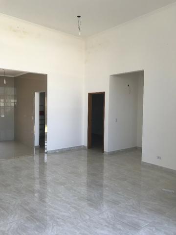 Aluguel de casa com piscina, condomínio fechado, área de lazer, lago e casa nunca habitada - Foto 12