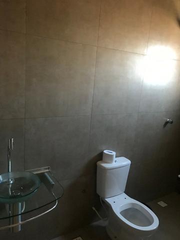 Aluguel de casa com piscina, condomínio fechado, área de lazer, lago e casa nunca habitada - Foto 14