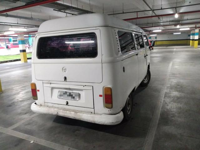 Vendo uma kombi a gasolina 2000 E 2001