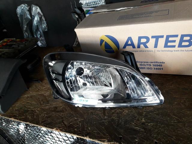 Farol Celta 2007 a 2016 Cromo Onix ( Fume ) Original - Foto 3