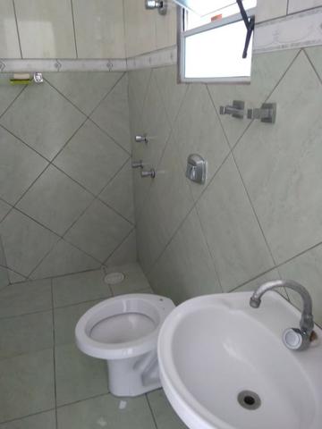 Casa de três dormitórios e sacada - Foto 13