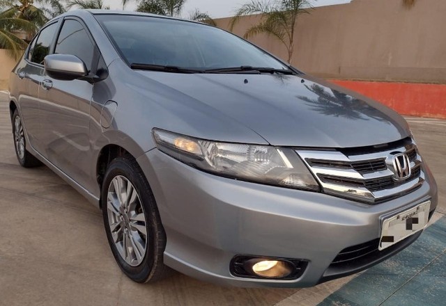 FINANCIE COM APENAS 9 MIL REAIS DE ENTRADA! LINDO HONDA CITY AUTOMÁTICO LX 1.5 FLEX 2014
