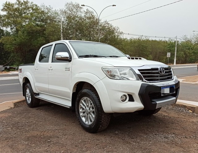 TOYOTA HILUX SRV 3.0 TURBO DIESEL 4X4 AUTOMÁTICA
