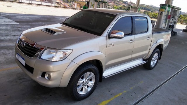 TOYOTA HILUX SRV BAIXA KM BEM NOVA