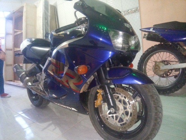 VENDO HONDA CBR 900 RR