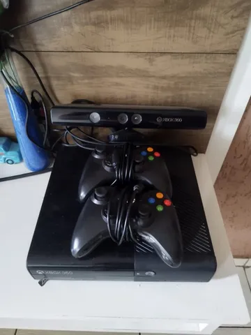 Console Xbox 360 Slim 4GB + 2 controles + Desbloqueio LTU + 1 Ano