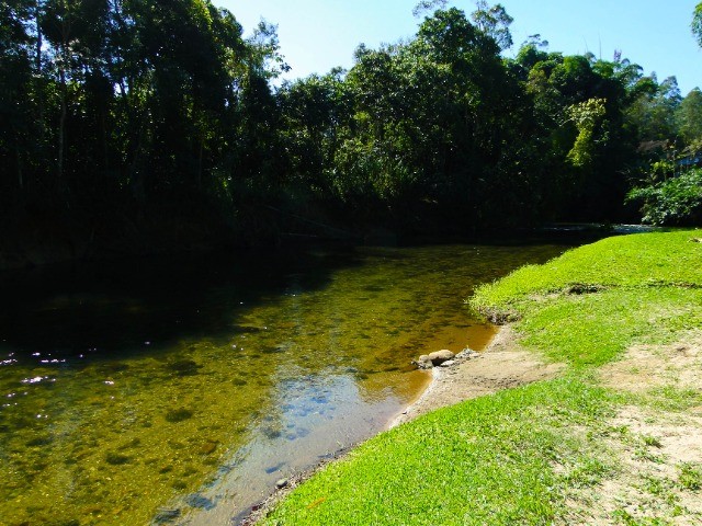 Linda casa em Lumiar com 4 suítes e rio pra banho nos fundos (1 km da praça) - Foto 3