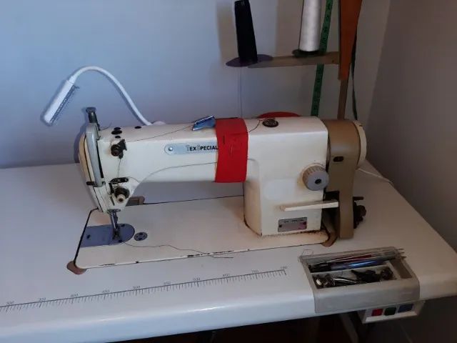 Máquina de Costura Reta Industrial