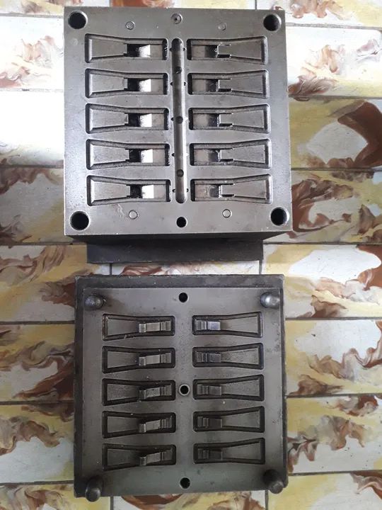 Molde de pregador de roupa,  são dois moldes por  R$ 11.900