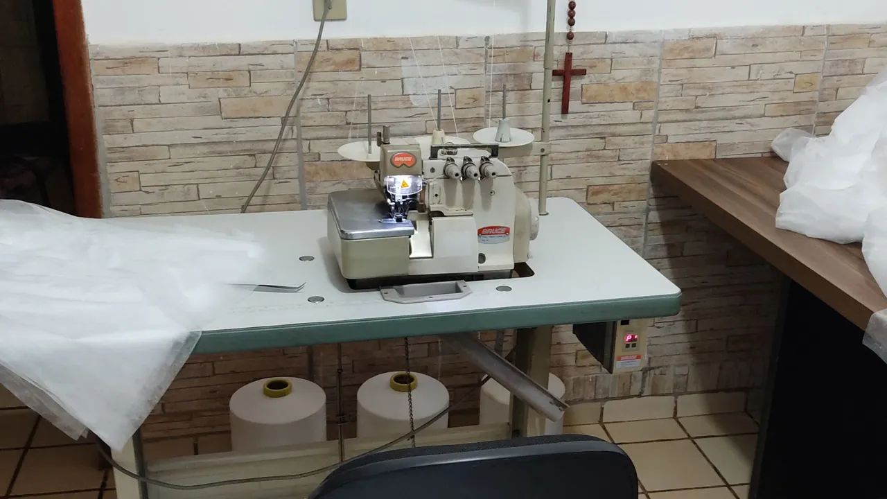 Máquina de Costura Overlock Bruce Direct Drive