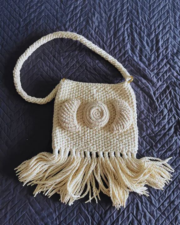 Bolsa de macramê sol e lua - feita à mão