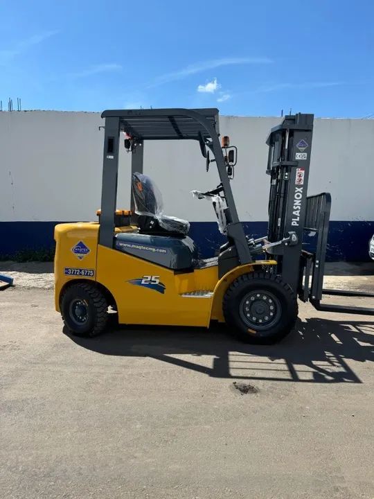Empilhadeira Plasnox| Nova| 2.500kg| Diesel | Torre 3mts