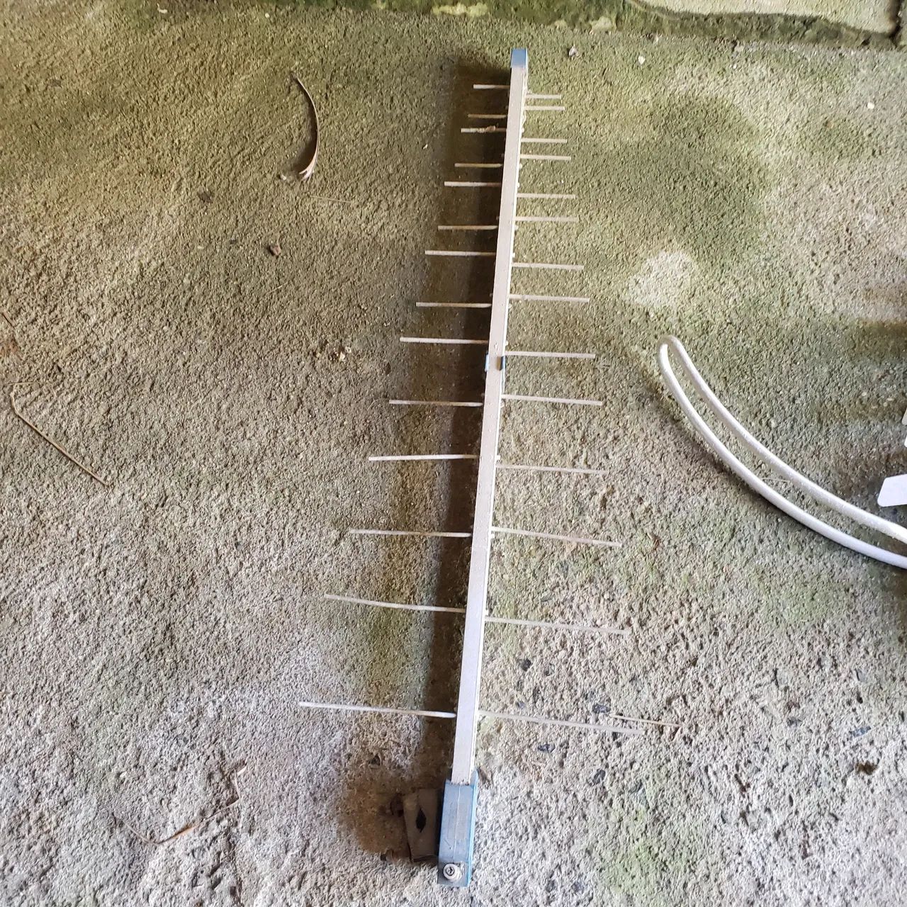 Antenas de TV e Repetidora - Diversos Modelos em Ótimo Estado! - Foto 2