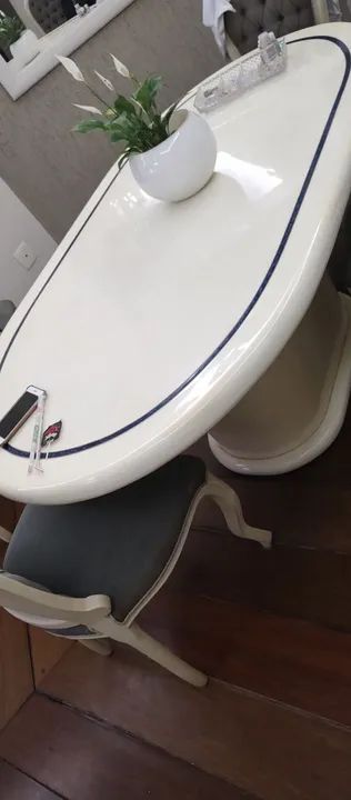 Mesa de jantar de madeira maciça 