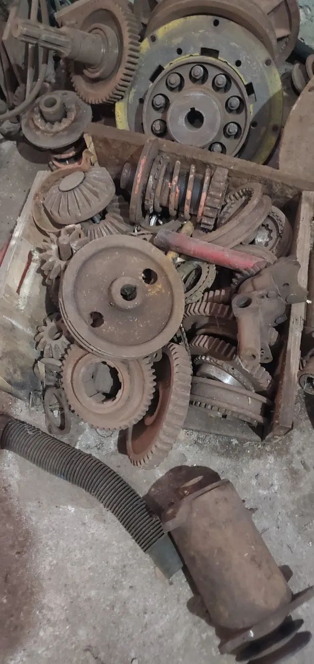 varias peças usadas para tratores e implementos agricolas - Foto 6