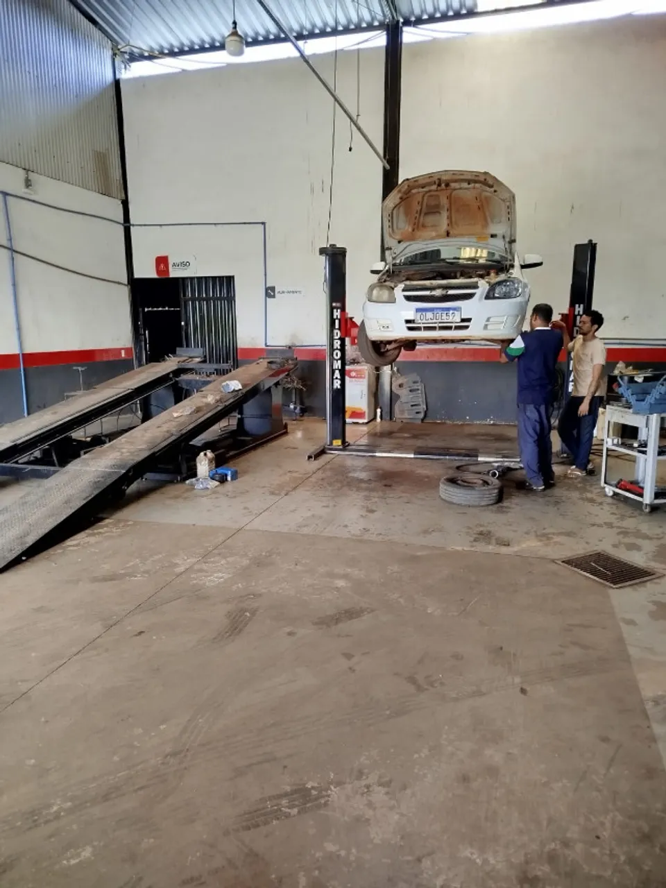 AUTO CENTER