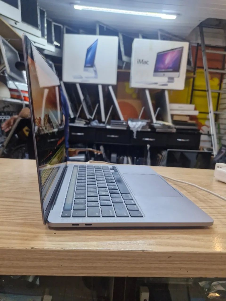 MacBook Pro i5 2020 16gb RAM TouchBar 500gb SSD 1,5 GB video