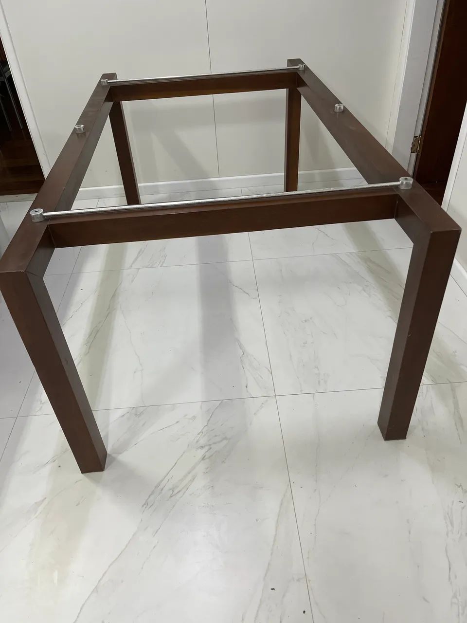 Base de mesa em madeira da Loja Abra Casa 