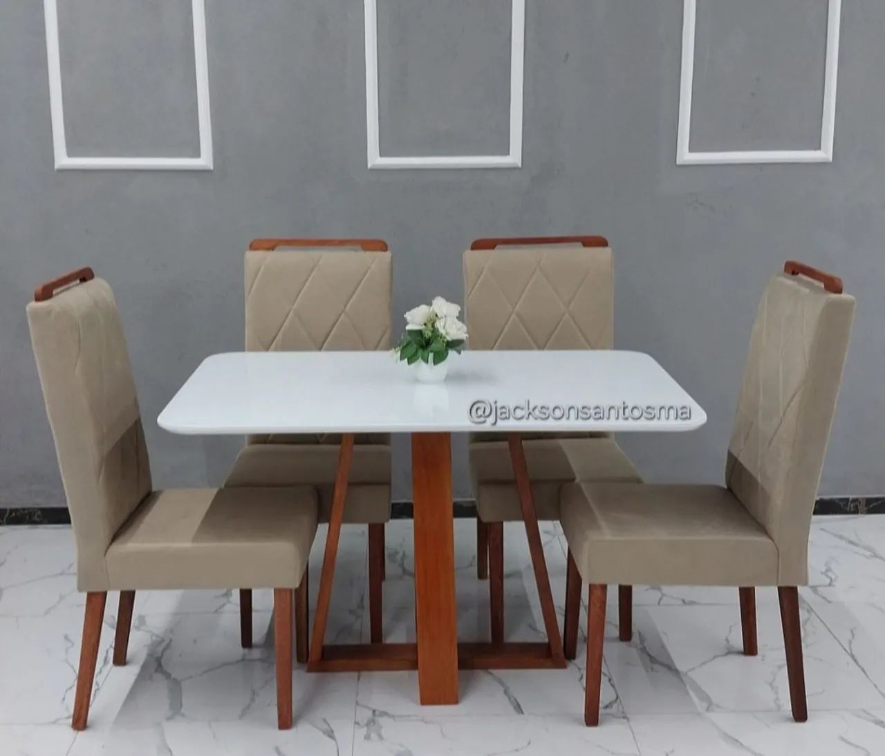 Conjunto de Mesa de Jantar Elegante com 4 Cadeiras