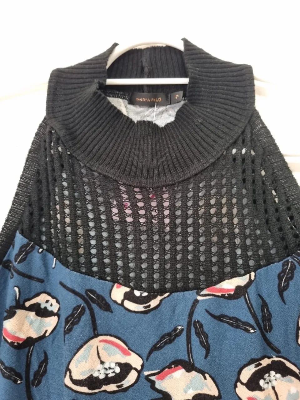 REGATA ESTAMPADA E DETALHE EM TRICO MARIA FILO - Foto 3