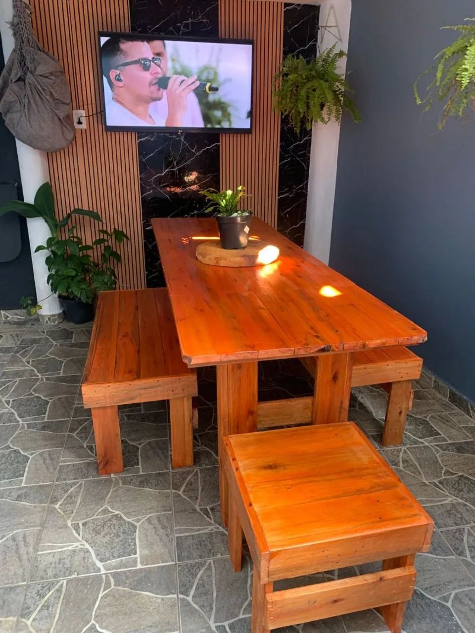 Conjunto de mesa e cadeiras de madeira PREÇO DE DESAPEGO  - Foto 5