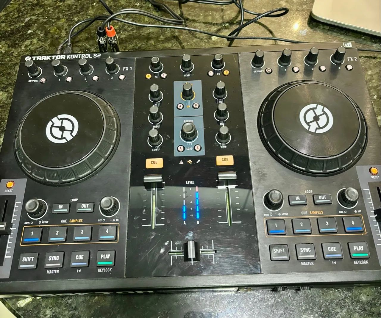 Controladora DJ Traktor S2 + MacBook Pro 11.1 - Foto 2