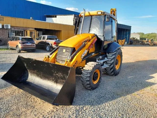 Retroescavadeira JCB 3C 2015 Traçada Gabinada - Foto 3
