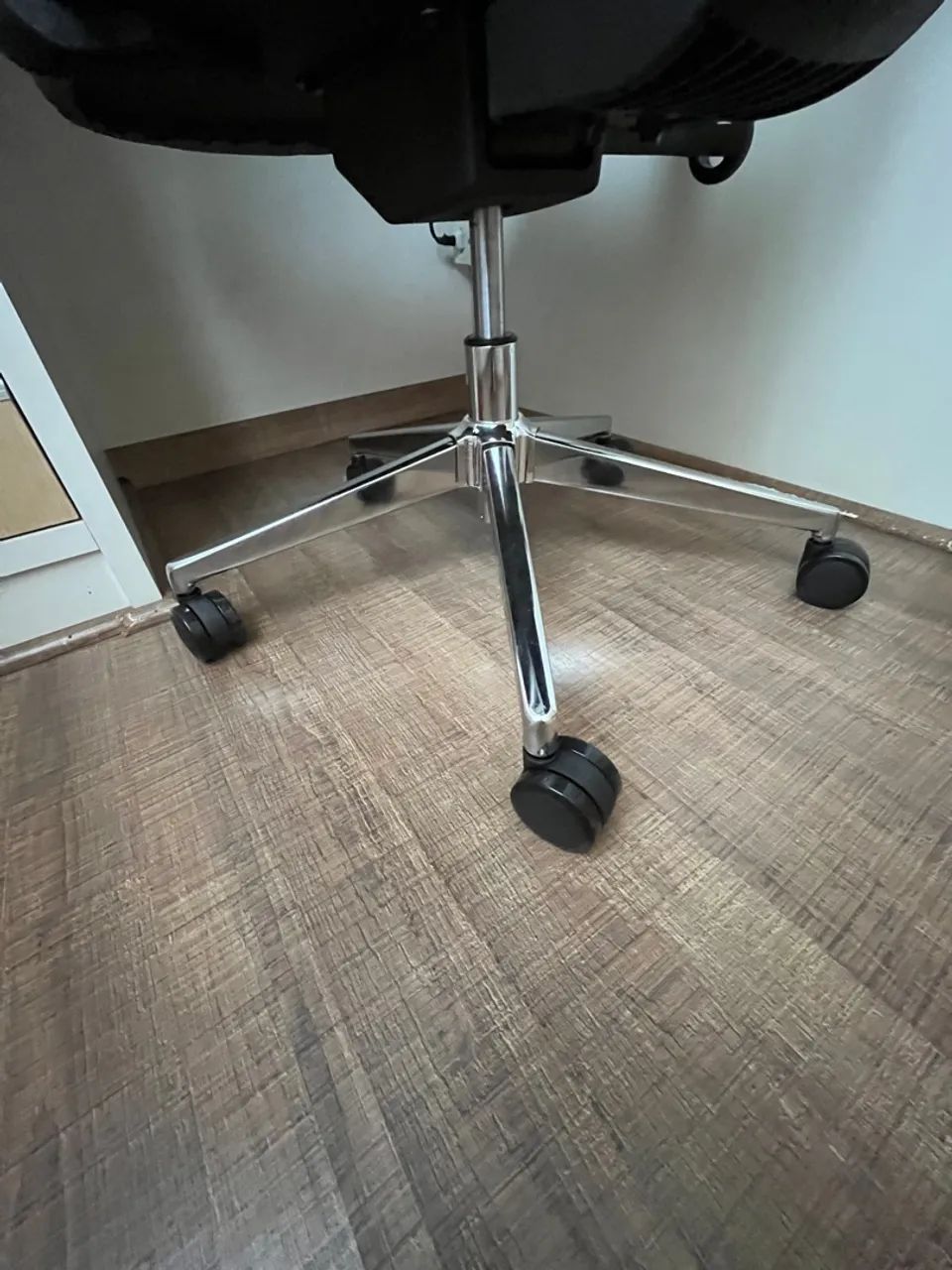 Cadeira de Escritório Giratória com Encosto Alto - Foto 2