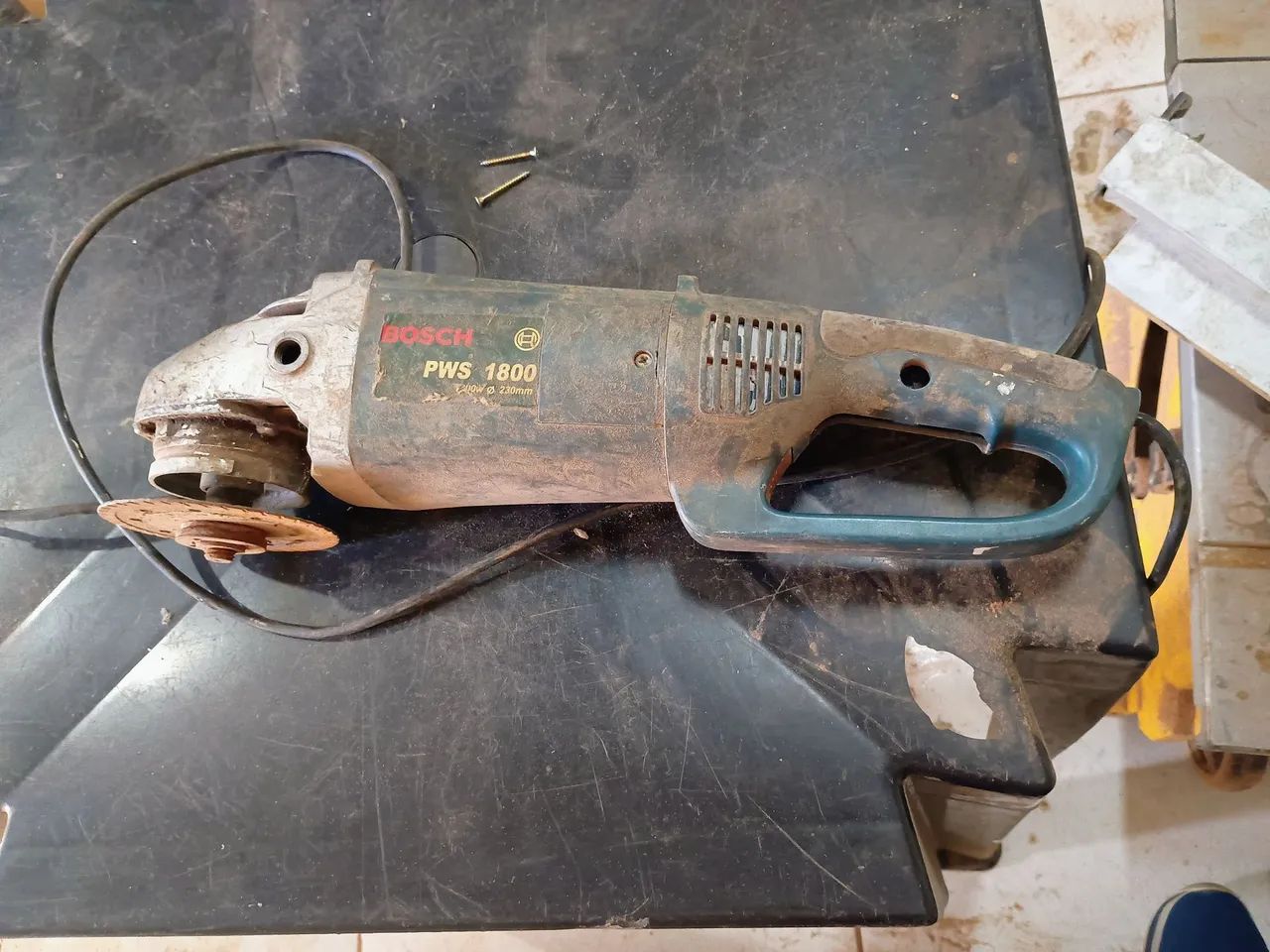 Variados  parafusadeira 4 lixadeira 1 aspirador de pó 1 tufão  serra de bancada por 1300  - Foto 2