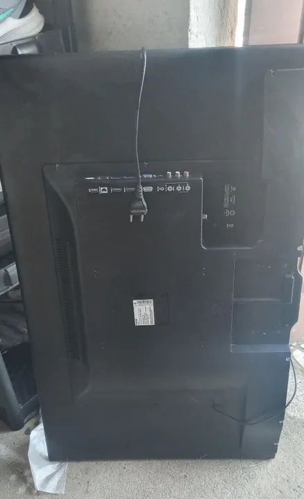 TV CCE LN39G 39 polegadas LED com defeito para retirar peças  - Foto 4