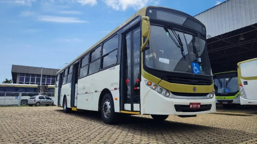 Ônibus INDUSCAR APACHE VIP III - 2013
