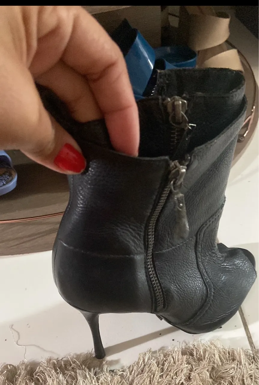 Bota de salto preta