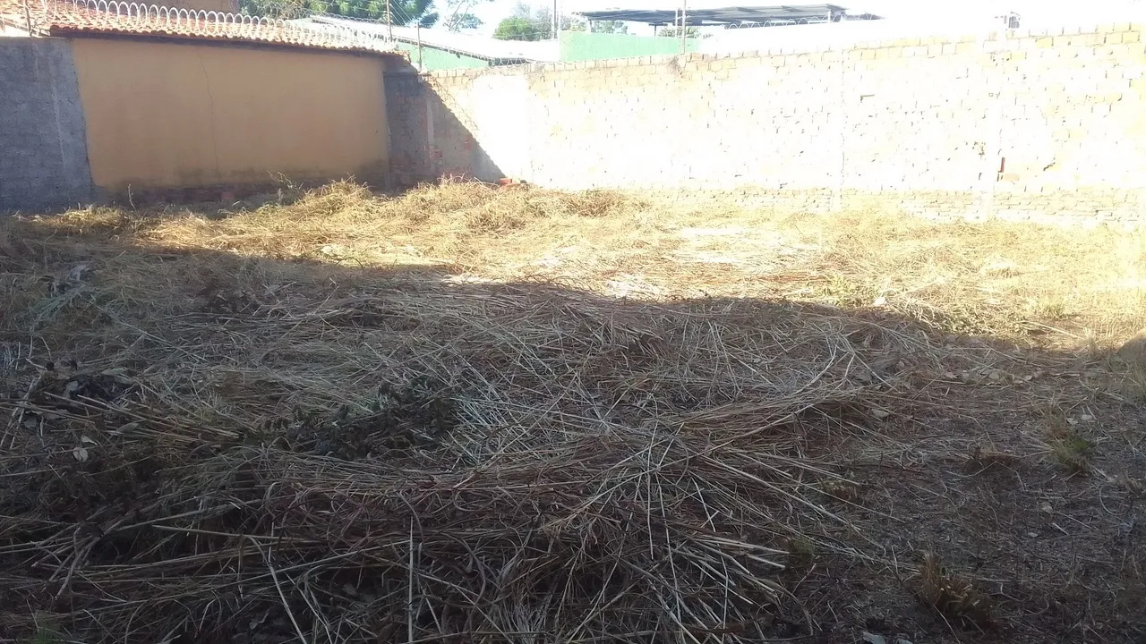 Aluga-se terreno 250 m2 bairro Morada do Sol para garagem de carros, motos, caminhões