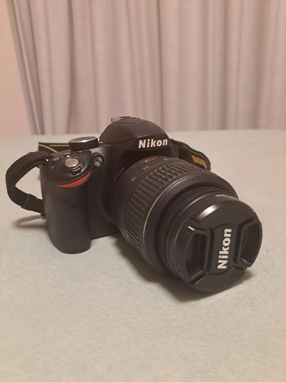 Câmera Nikon DSLR com Lente