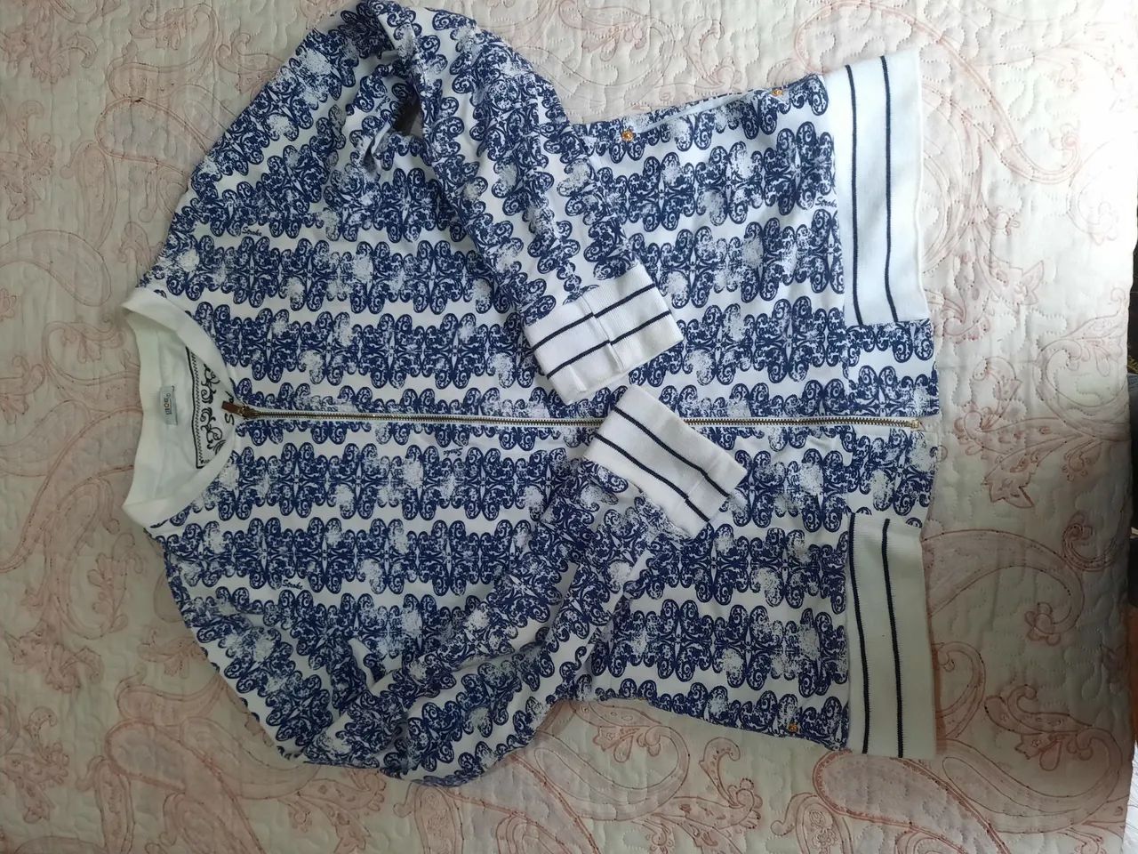 Casaco Stroke Feminino Estampado Azul e Branco