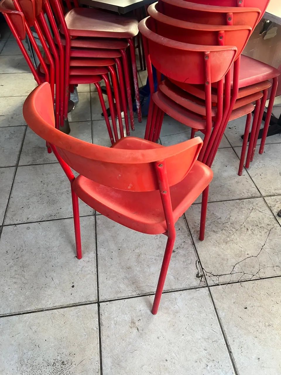 Cadeiras vermelhas para comércio