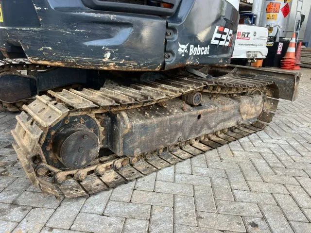 Vendo Mini Escavadeira BOB CAT E 35 Z - Foto 5