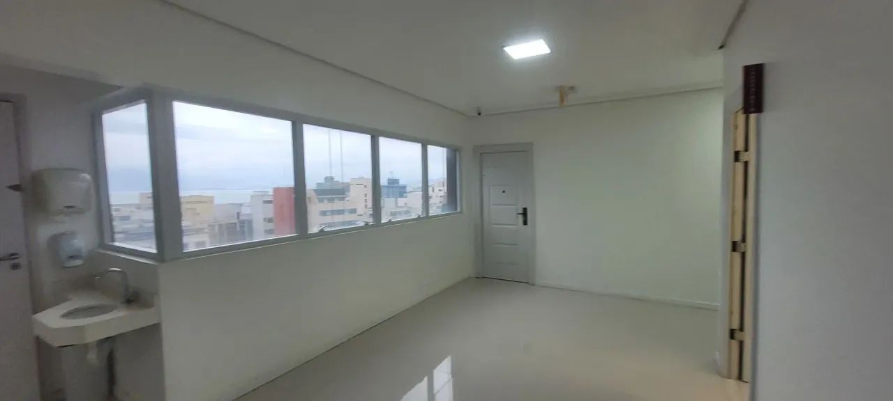 Andar/Sala comercial com vista mar e 2 vagas para locação no Centro de Florianópolis. - Foto 3