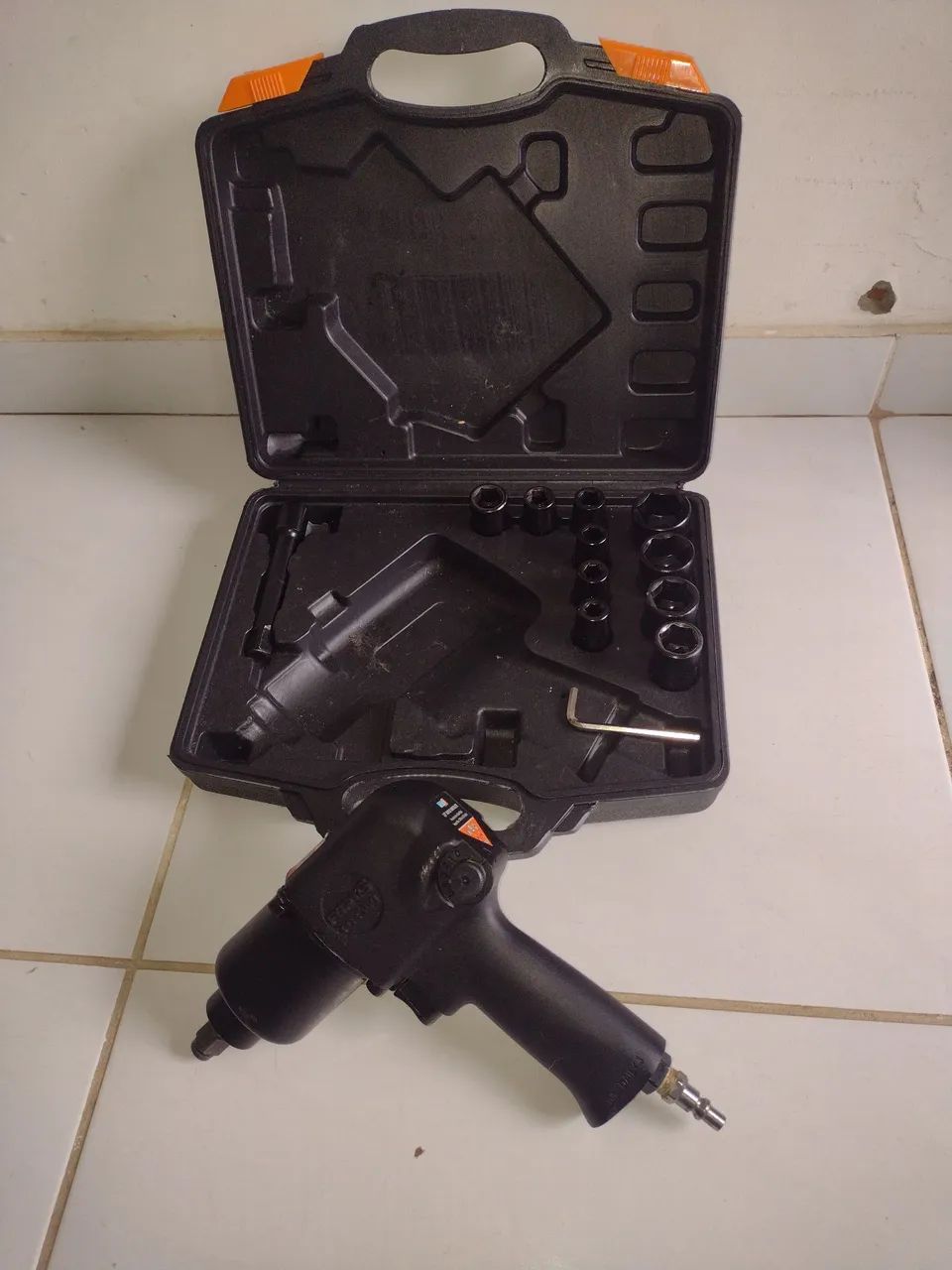 Jogo de Parafusadeira de Impacto 1/2'' pneumática com Maleta - Foto 2