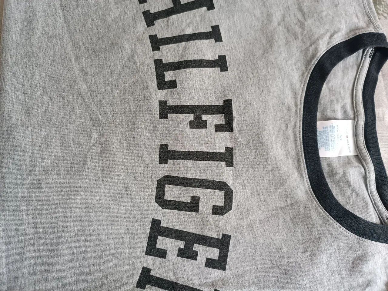 Camiseta Tommy Hilfiger Original  - Foto 2
