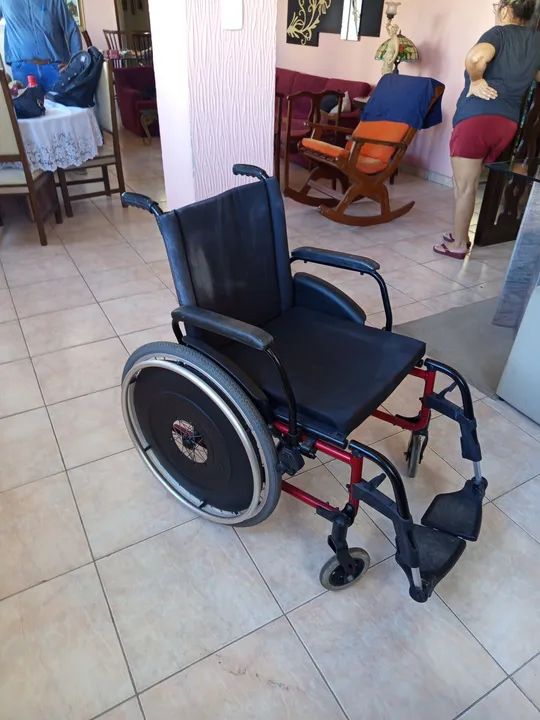 Cadeira de Rodas Ortobrás - Ótimo estado - Foto 5