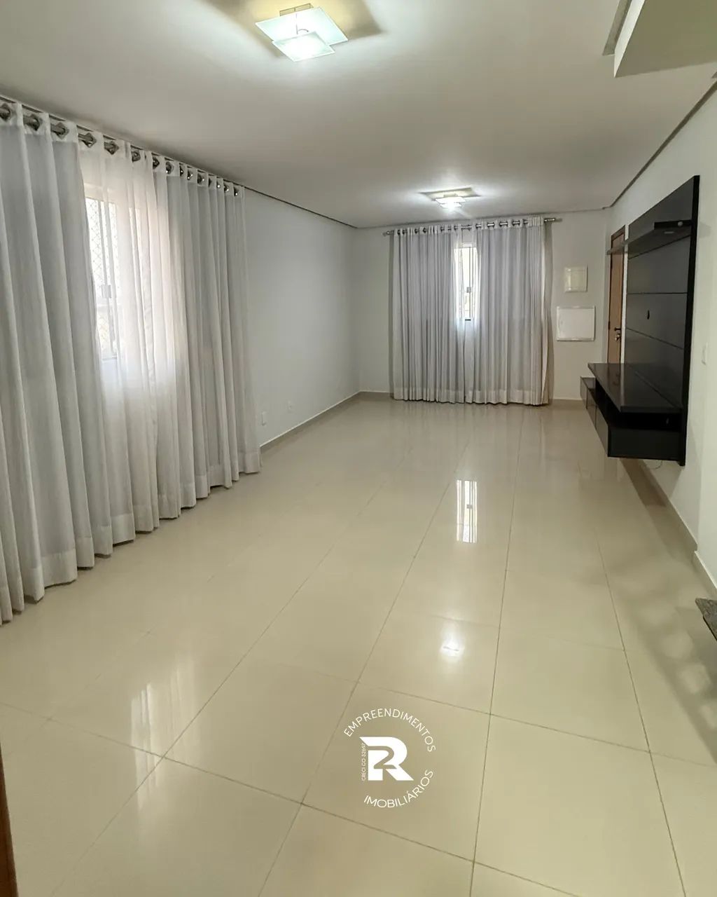 Cobertura Duplex à venda. Localização privilegiada. Imóvel espaçoso e com mobília Cod.545 - Foto 2
